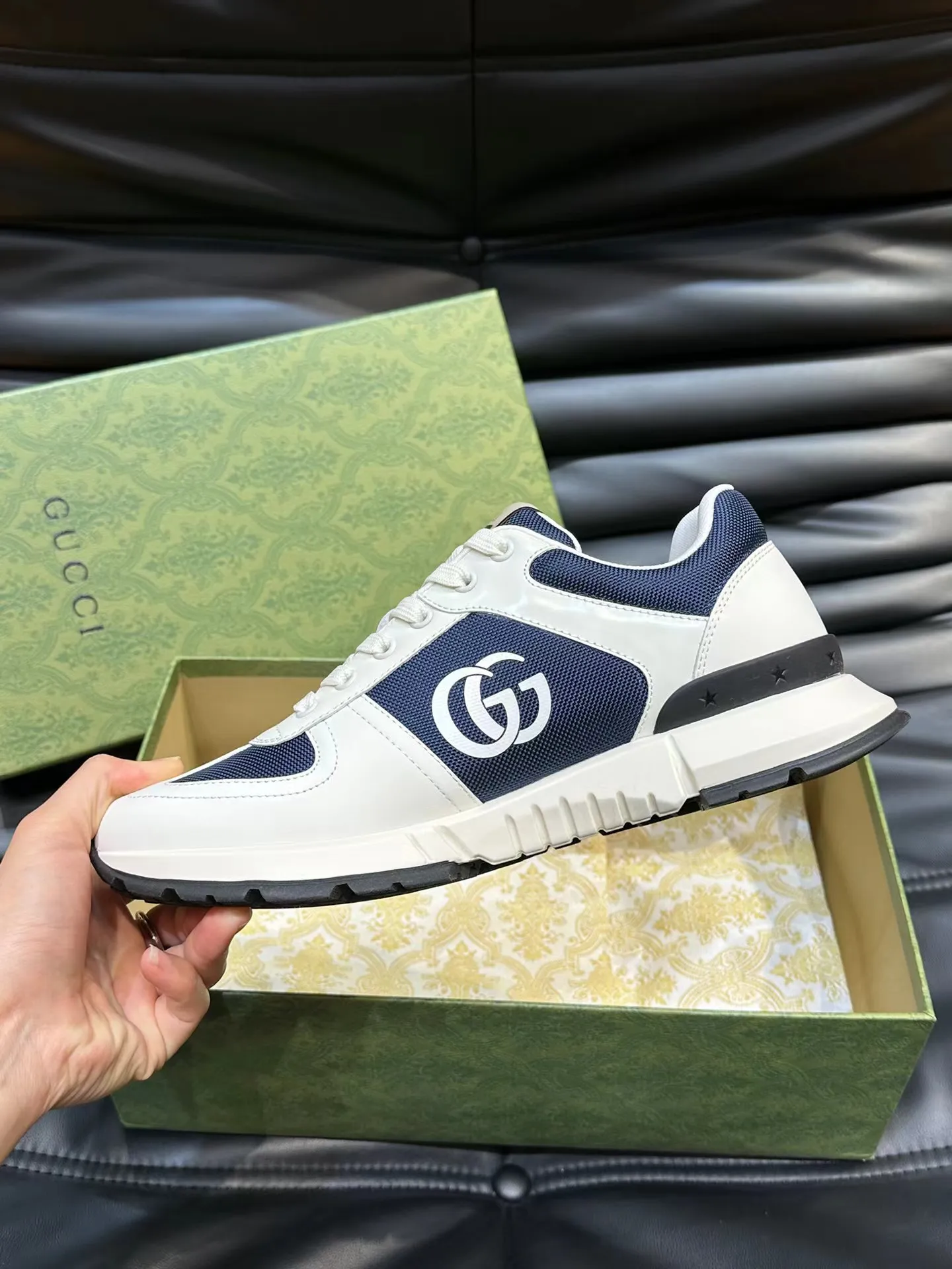 P460 new men's shoes GUCCI [Lightning] latest shoes are shipped. Original quality, fashionable, made of special materials, sheepskin lining, brand new packaging. The foot feels super comfortable and the workmanship is impeccable. Size: 38-45